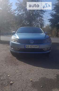 Седан Volkswagen Passat 2011 в Харкові