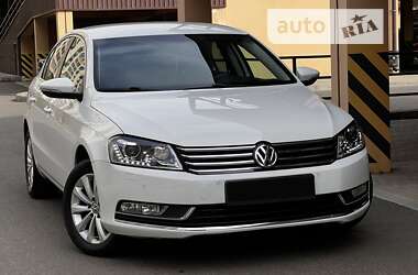 Седан Volkswagen Passat 2012 в Одессе