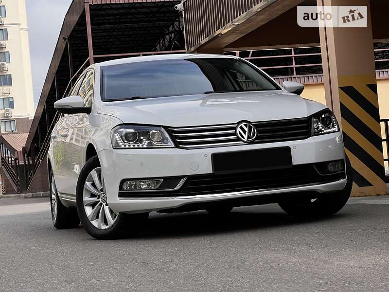 Седан Volkswagen Passat 2012 в Одессе