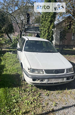 Універсал Volkswagen Passat 1996 в Хирові