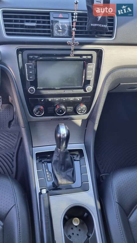 Седан Volkswagen Passat 2013 в Львове