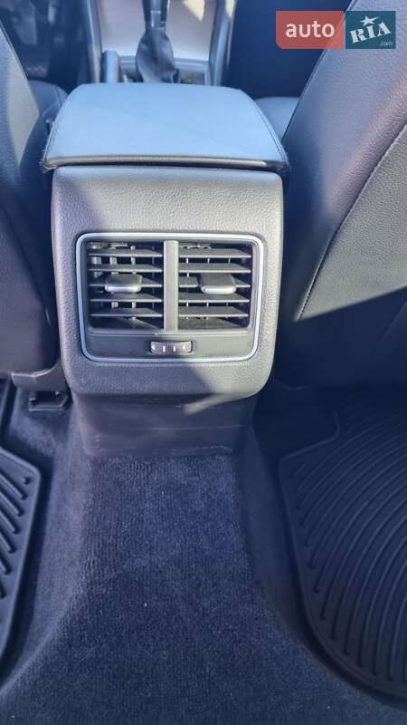 Седан Volkswagen Passat 2013 в Львове