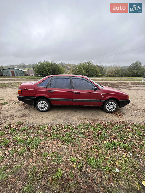 Седан Volkswagen Passat 1991 в Богуславе