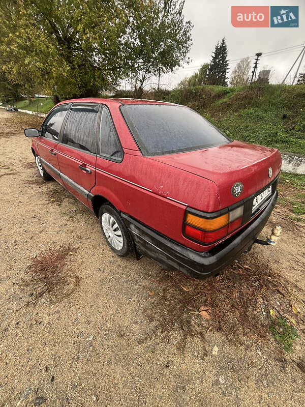 Седан Volkswagen Passat 1991 в Богуславе