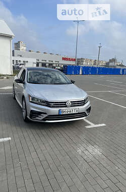 Седан Volkswagen Passat 2017 в Одессе