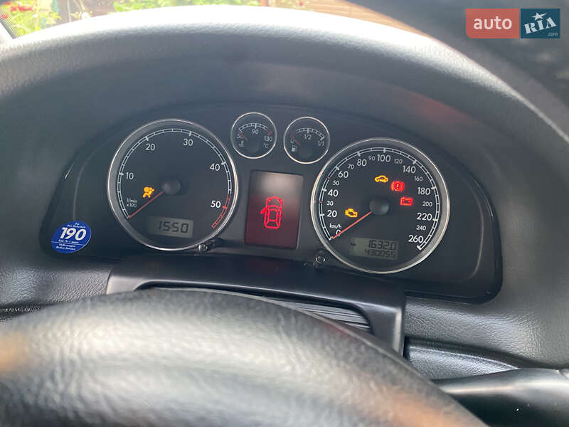 Універсал Volkswagen Passat 2004 в Ужгороді