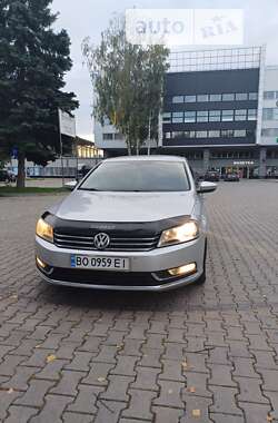 Седан Volkswagen Passat 2011 в Черновцах