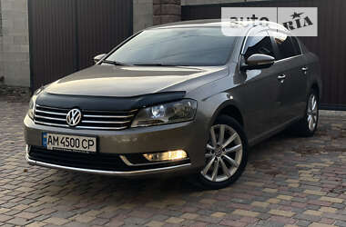 Седан Volkswagen Passat 2011 в Житомирі