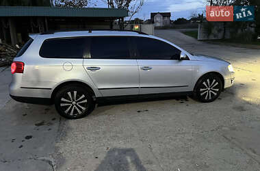 Универсал Volkswagen Passat 2005 в Теофиполе