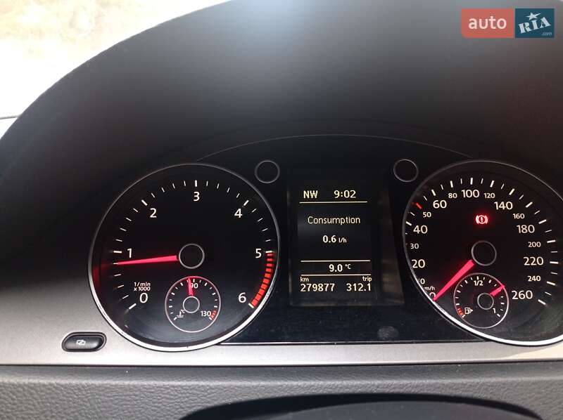 Универсал Volkswagen Passat 2010 в Киеве