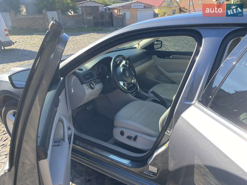 Седан Volkswagen Passat 2014 в Луцке