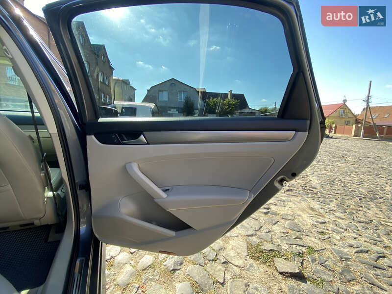 Седан Volkswagen Passat 2014 в Луцке