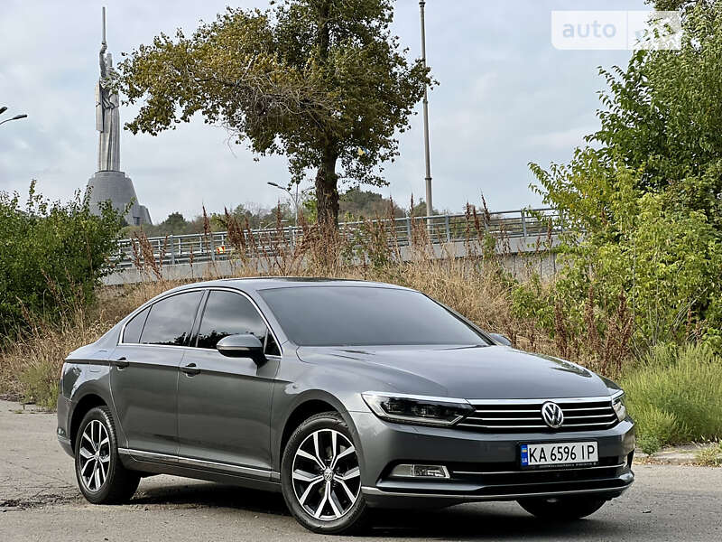 Седан Volkswagen Passat 2016 в Києві