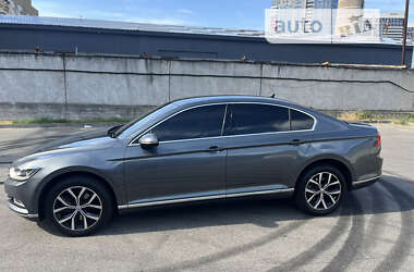 Седан Volkswagen Passat 2016 в Києві