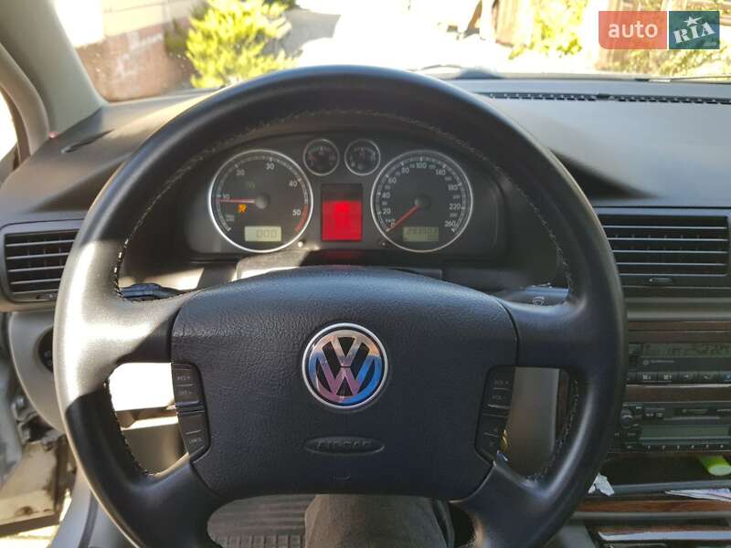 Универсал Volkswagen Passat 2001 в Полонном
