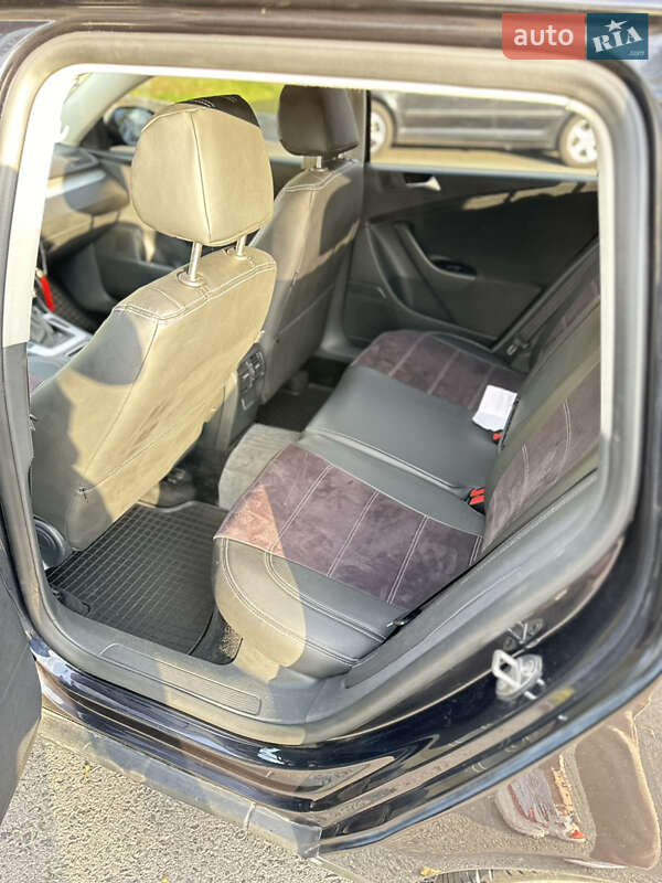 Универсал Volkswagen Passat 2010 в Киеве