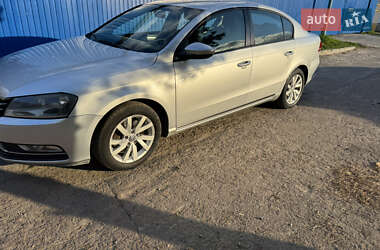Седан Volkswagen Passat 2011 в Львове