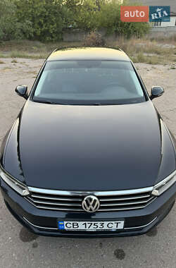 Седан Volkswagen Passat 2015 в 