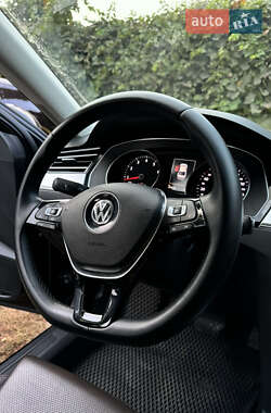 Седан Volkswagen Passat 2015 в 