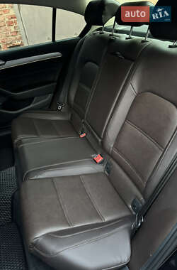 Седан Volkswagen Passat 2015 в 