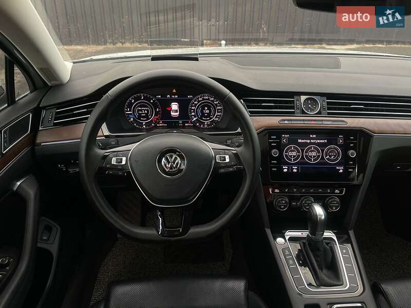 Седан Volkswagen Passat 2018 в Киеве