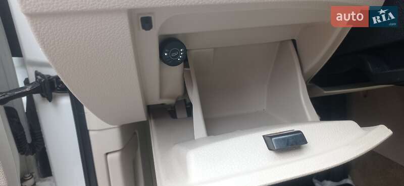 Седан Volkswagen Passat 2012 в Львове