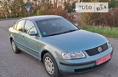 Седан Volkswagen Passat 1998 в Бродах