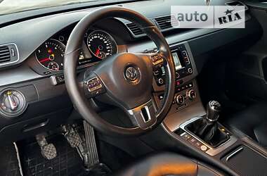 Седан Volkswagen Passat 2014 в Львові