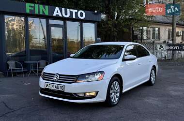 Седан Volkswagen Passat 2011 в Киеве