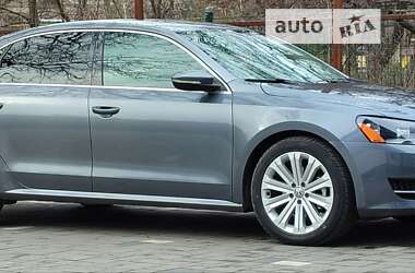 Седан Volkswagen Passat 2012 в Ужгороде