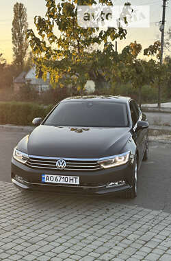 Седан Volkswagen Passat 2015 в Іршаві