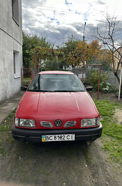 Седан Volkswagen Passat 1989 в Жовкве