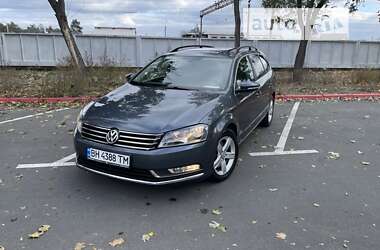 Універсал Volkswagen Passat 2014 в Ірпені