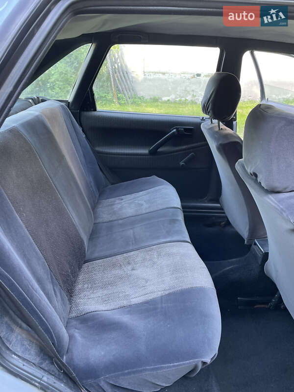 Седан Volkswagen Passat 1989 в Ровно