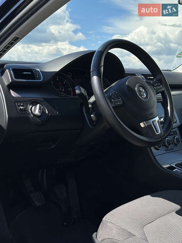 Универсал Volkswagen Passat 2013 в Хусте