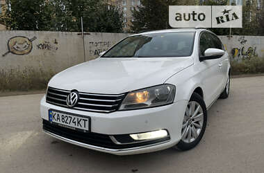 Універсал Volkswagen Passat 2012 в Києві