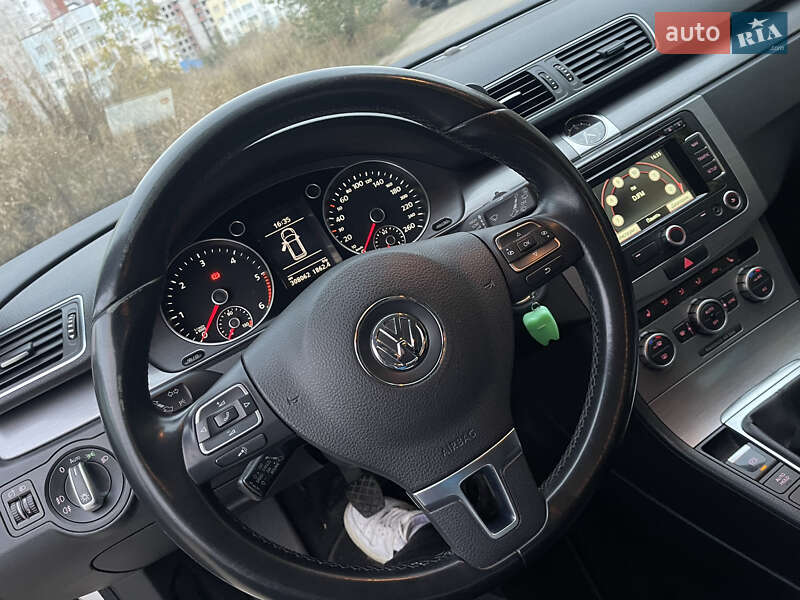 Универсал Volkswagen Passat 2012 в Киеве