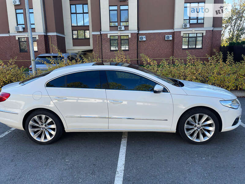 Седан Volkswagen Passat 2011 в Києві