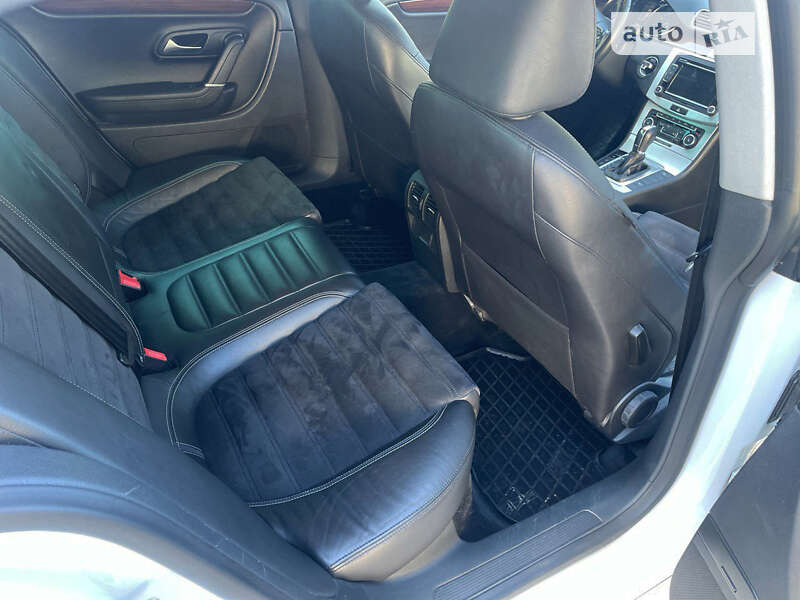 Седан Volkswagen Passat 2011 в Києві