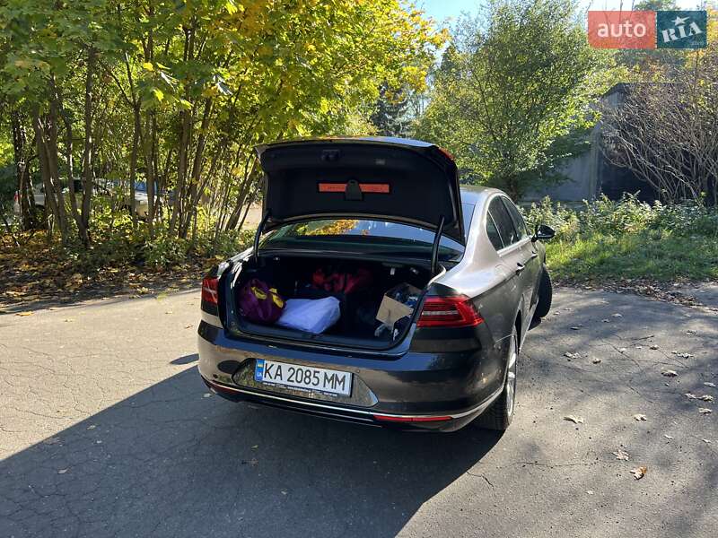 Седан Volkswagen Passat 2018 в Киеве