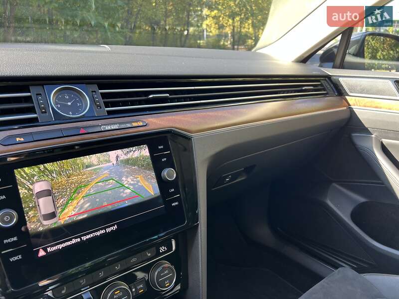Седан Volkswagen Passat 2018 в Киеве