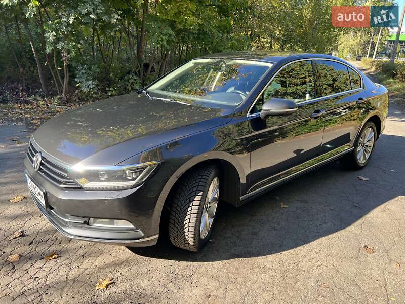 Седан Volkswagen Passat 2018 в Киеве