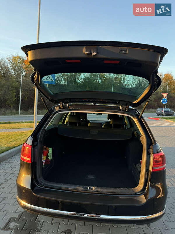 Універсал Volkswagen Passat 2011 в Тернополі