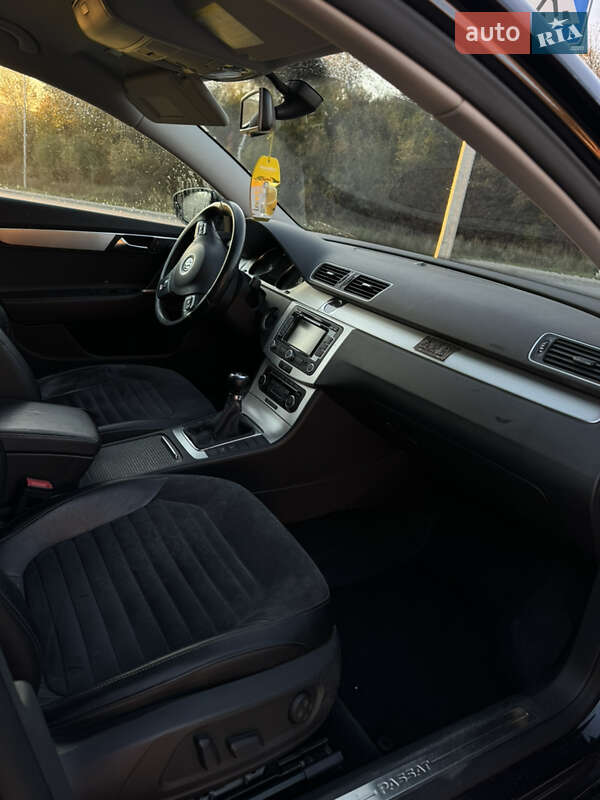 Універсал Volkswagen Passat 2011 в Тернополі
