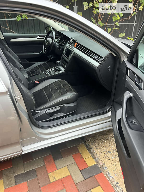 Седан Volkswagen Passat 2016 в Гадяче