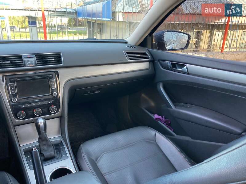 Седан Volkswagen Passat 2015 в Львове