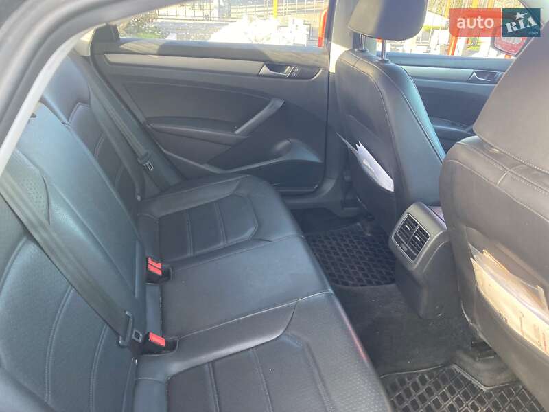 Седан Volkswagen Passat 2015 в Львове