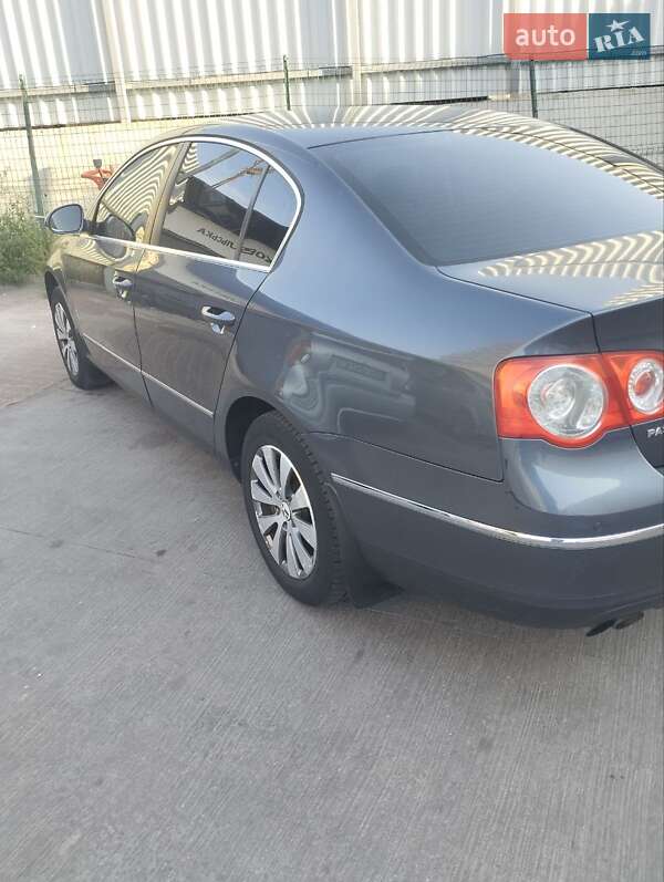 Седан Volkswagen Passat 2010 в Киеве