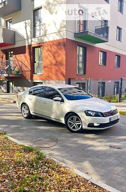 Седан Volkswagen Passat 2014 в Львові