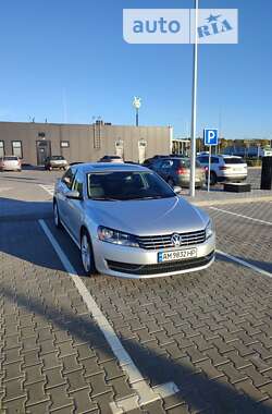 Седан Volkswagen Passat 2014 в Житомирі